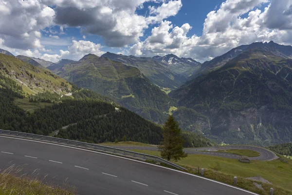 Estrada alpina na Áustria — Fotografia de Stock