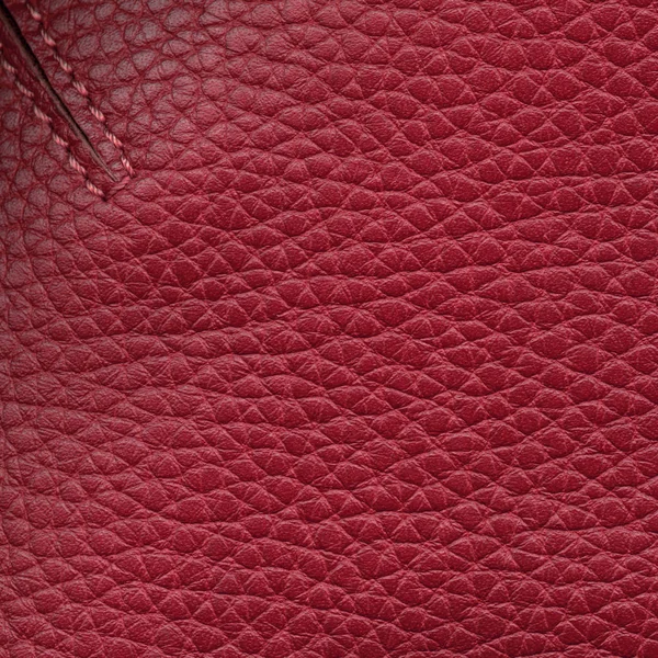 Piros bőr textúra closeup, fold, varratokat — Stock Fotó