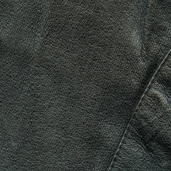 黑色皮革背景装饰着一条缝 — 图库照片