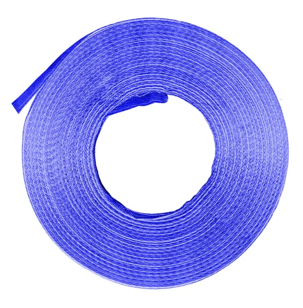 Novelo de fita têxtil azul isolado em branco — Fotografia de Stock