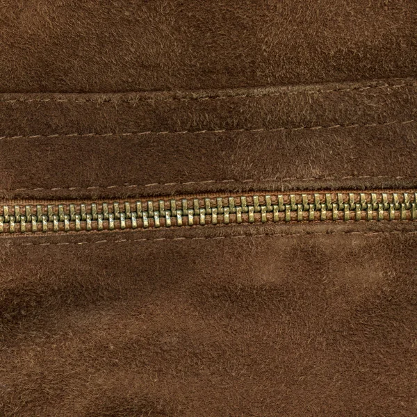 Marrom escuro grosseiramente vestido textura de couro, zíper — Fotografia de Stock