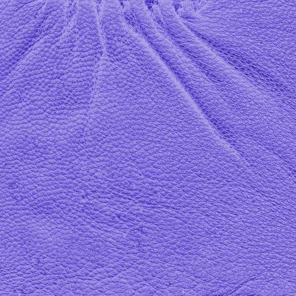 Фиолетовый кожаный фон, складки — стоковое фото