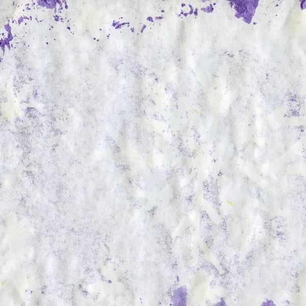 Papel sujo velho manchado com manchas de tinta violeta — Fotografia de Stock