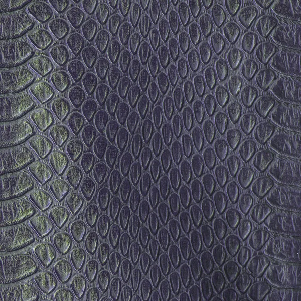 Texture de peau de serpent artificiel violet . — Photo