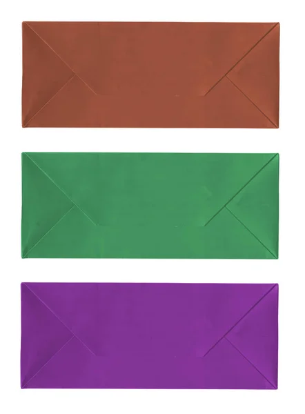 Conjunto de envelopes de cores diferentes no fundo branco — Fotografia de Stock
