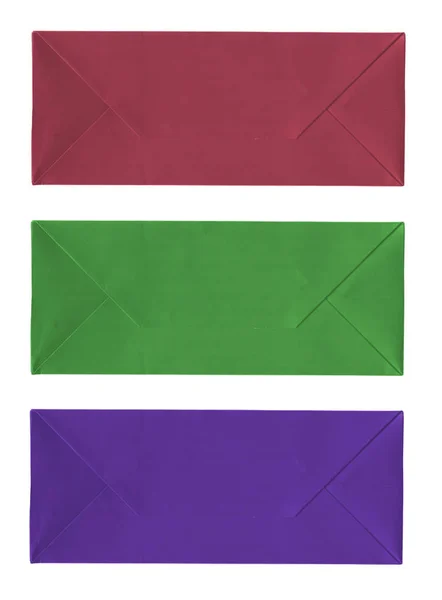 Set med kuvert i olika färger på vit bakgrund — Stockfoto