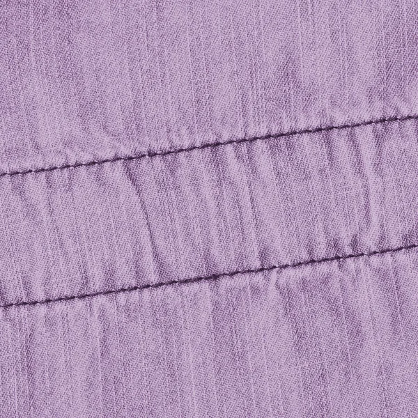 Fondo denim violeta decorado con costuras — Foto de Stock