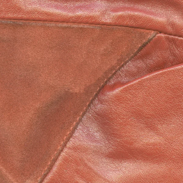Fragment zerknittertes Stück orangefarbenes Leder Nahaufnahme — Stockfoto