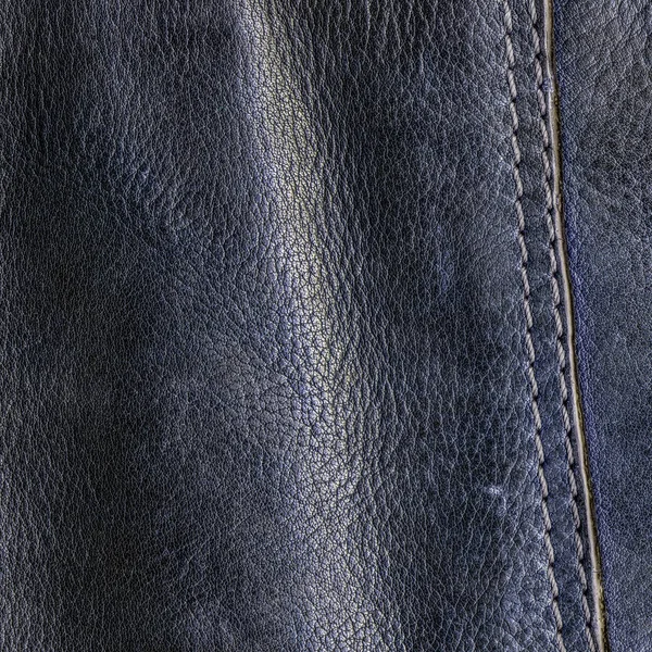 Голубая кожа текстура крупным планом, шов — стоковое фото