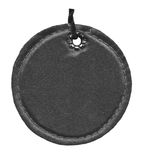 Leeres schwarzes rundes Kartonetikett auf weißem Hintergrund. — Stockfoto