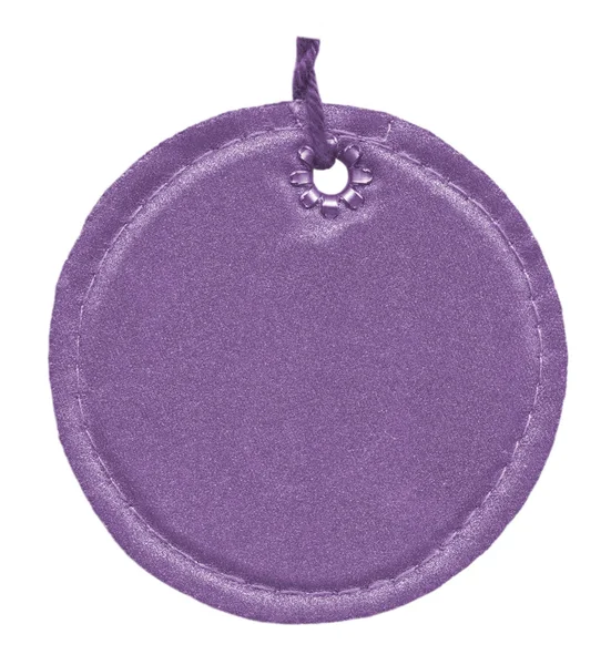 Пустой фиолетовый круглый картонная этикетка на белом фоне . — стоковое фото