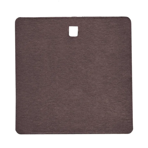 boş kahverengi karton etiket üzerinde beyaz izole