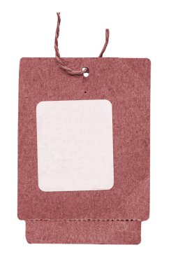 Beyaz çıkartması üzerinde beyaz izole kırmızı karton etiket 