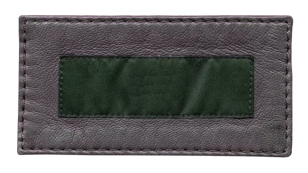 Boş gri deri ve yeşil tekstil etiket üzerinde beyaz izole — Stok fotoğraf