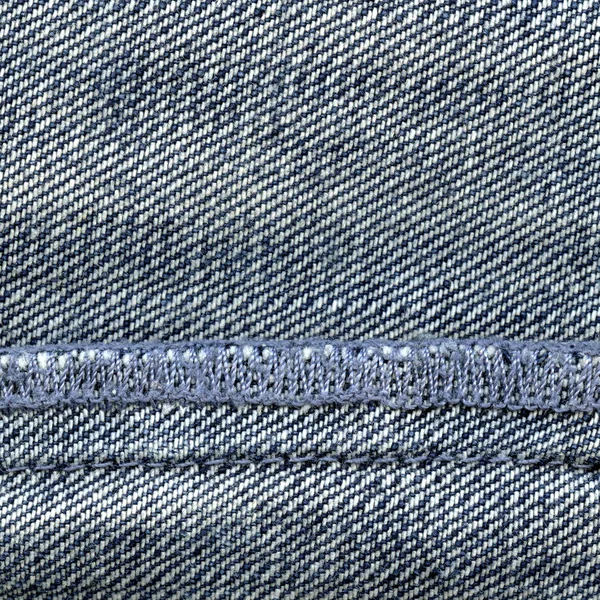 Um fragmento da parte de baixo das calças de calça azul — Fotografia de Stock