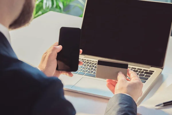 Businessman shopping online — Stock Photo, Image