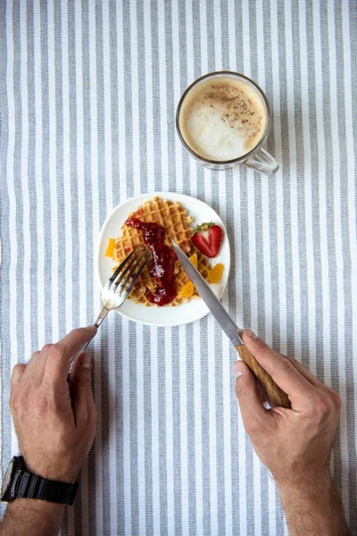 Person beim Frühstück — Stockfoto