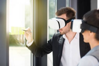 iş adamları vr kulaklıklar