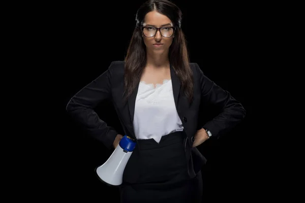 Selbstbewusste Geschäftsfrau mit Megafon — kostenloses Stockfoto