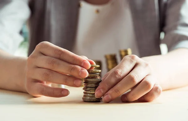 Woman stacking coins — Stock Photo, Image