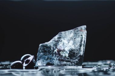 Ice cube ile Olgun Kiraz 
