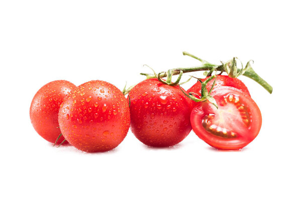 Свежие красные томаты