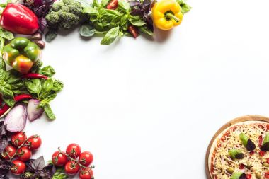 İtalyan pizza ve taze sebze