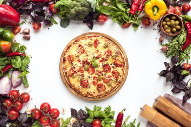 İtalyan pizza ve taze sebze