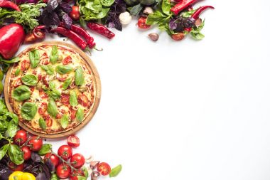 İtalyan pizza ve taze sebze
