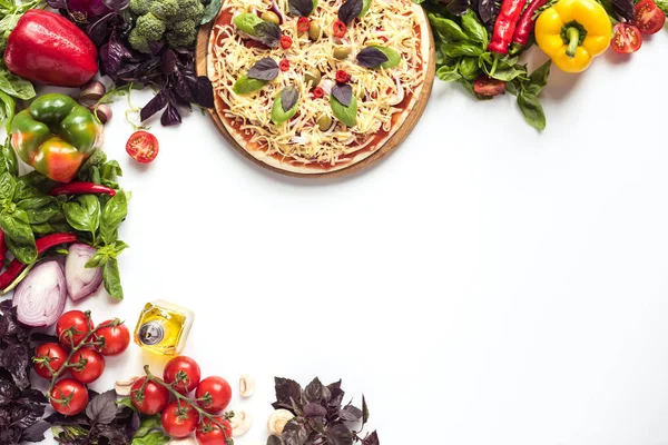 Italian pizza and fresh vegetables — Stock Photo, Image