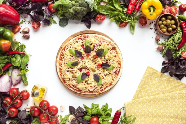 Homemade pizza and ingrediaents — Stock Photo, Image