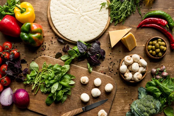 Raw pizza — Stock Photo, Image