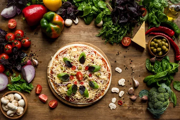 Zelfgemaakte pizza — Stockfoto