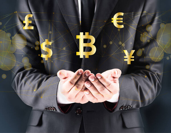 Бизнесмен с открытыми руками
   