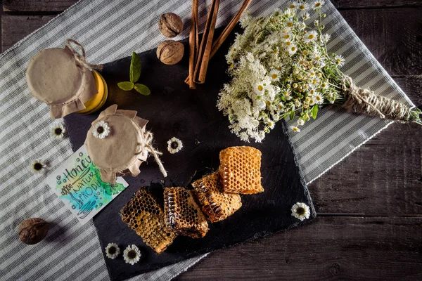 peteğin çiçek ve kartı ile 