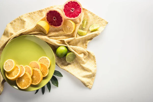 Citrus fruits with tablecloth — Stock Photo, Image