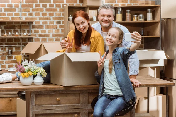 Familie macht Selfie — Stockfoto