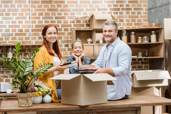 Family unpacking cardboard boxes — Stock Photo, Image