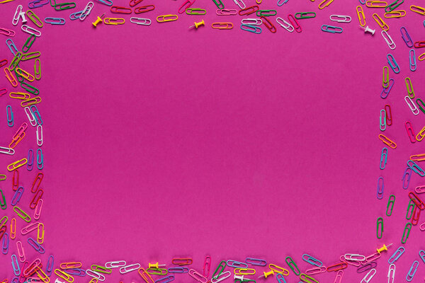 рамка из скрепки и штифтов
