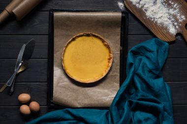 kabak pasta pişirme tepsisi üzerinde