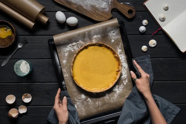 Baking tray with pumpkin pie — Stock Photo, Image
