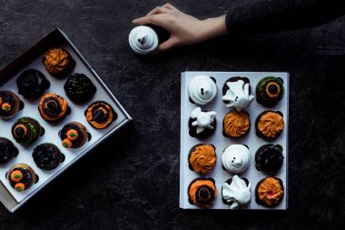 Dekoratif Cadılar Bayramı cupcakes 