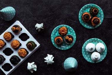 Cadılar Bayramı cupcakes plakaları