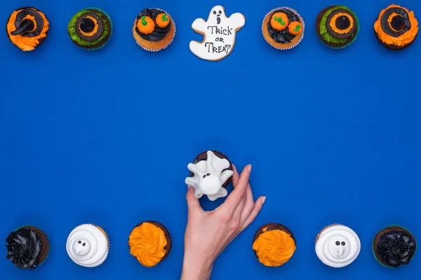 Декоративные кексы на Хэллоуин — стоковое фото
