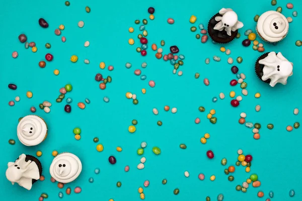 Cadılar Bayramı hayalet çörekler ve şekerler