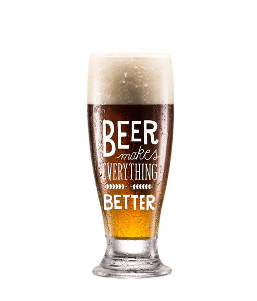 Стакан пива с пеной
