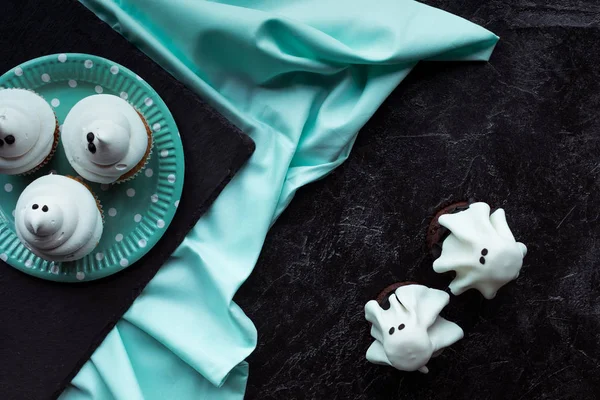 Halloween ghost cupcakes — Stock Photo, Image