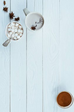 su bardağı kakao hatmi ve anason yıldız ile