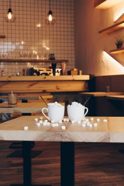 su bardağı kakao Cafe