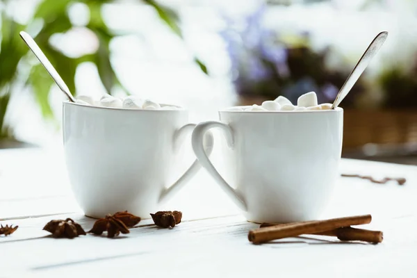 Cups of cacao with marshmallow — Stock Photo, Image